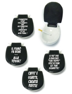 Posacenere in ceramica WC con scritte umoristiche Cm. 13x17 - Scritte assortite