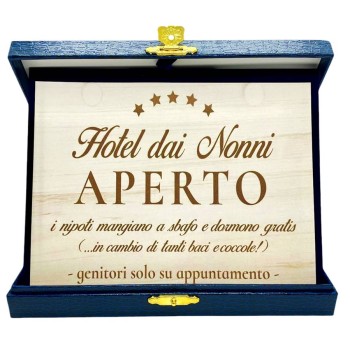 Targa con cofanetto rettangolare Cm. 21x17 - Hotel dai nonni