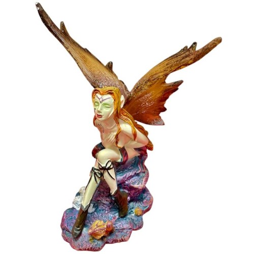 Fatina Fantasy Seduta Su Roccia